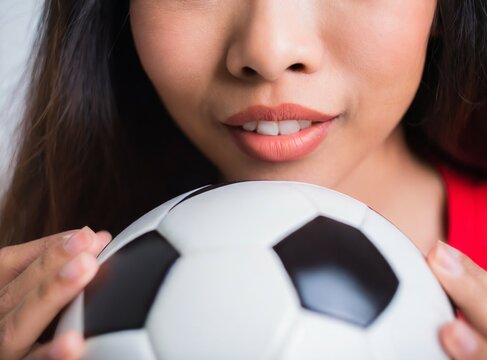 姆巴佩恋情曝光 迈阿密与美国模特甜蜜约会引关注